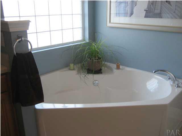 2660 Wallace Lake Road Pace, FL 32571 - Photo 24 of 25 Master Bath (corner garden tub)