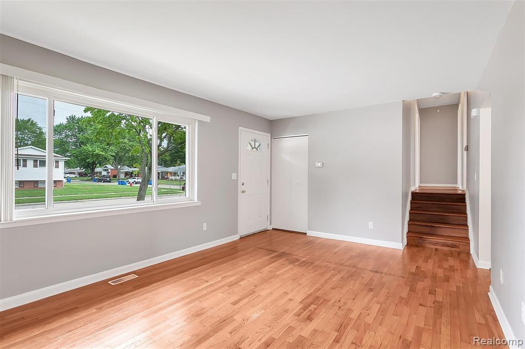12062 Racine Road Warren, MI 48093 - Photo 8 of 46
