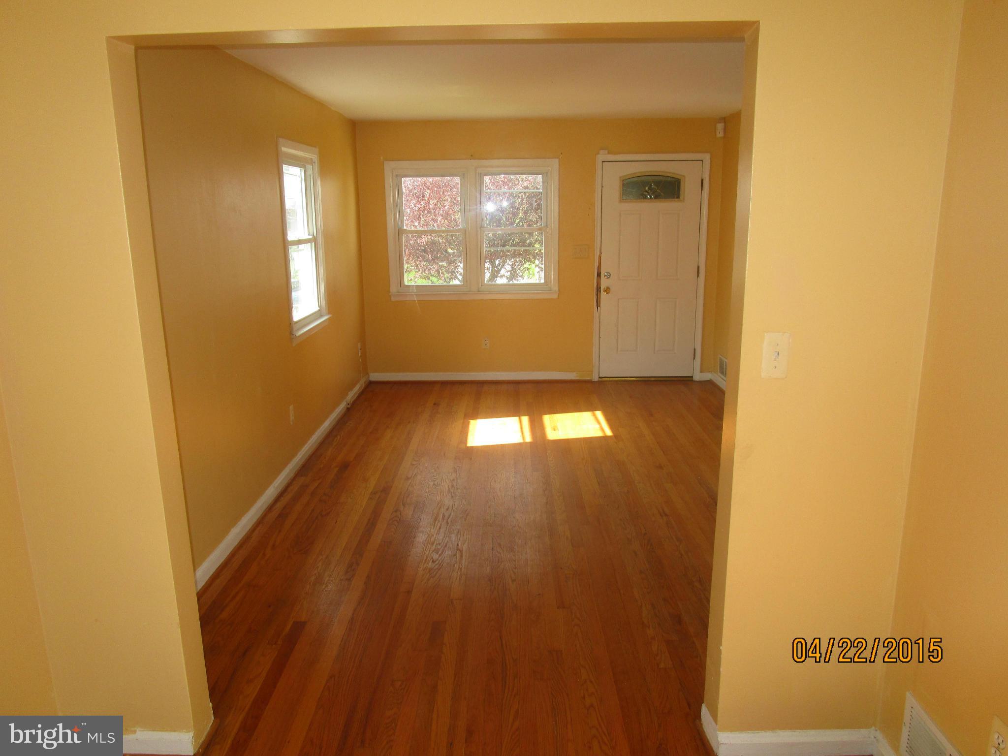 7210 East Forest Road Landover, MD 20785 - Photo 3 of 11 Living Room