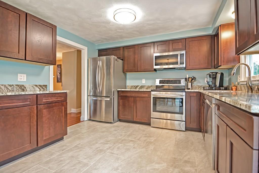 6 Hidden Lane Mansfield, MA 02048 - Photo 3 of 36