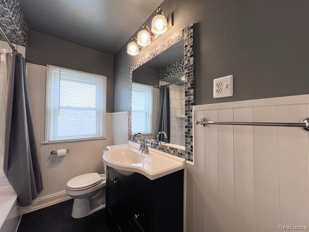8488 Harding Center Line, MI 48015 - Photo 27 of 42