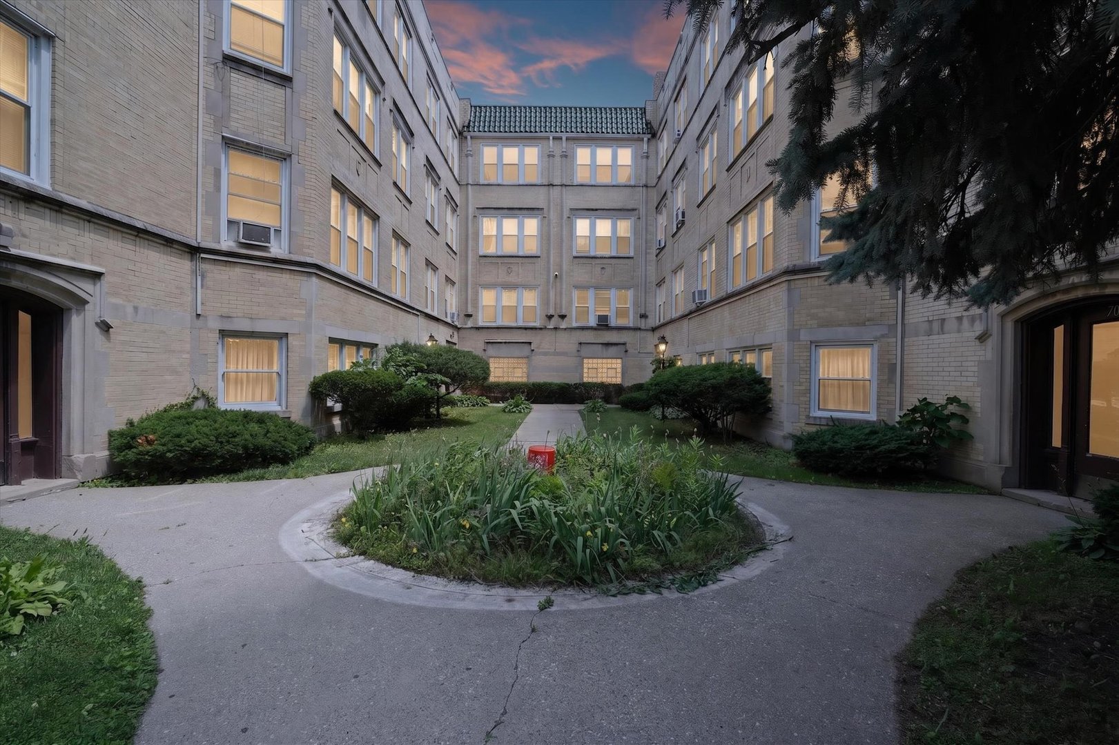 7017 South Merrill Avenue, Unit 305 Chicago, IL 60649 - Photo 2 of 41