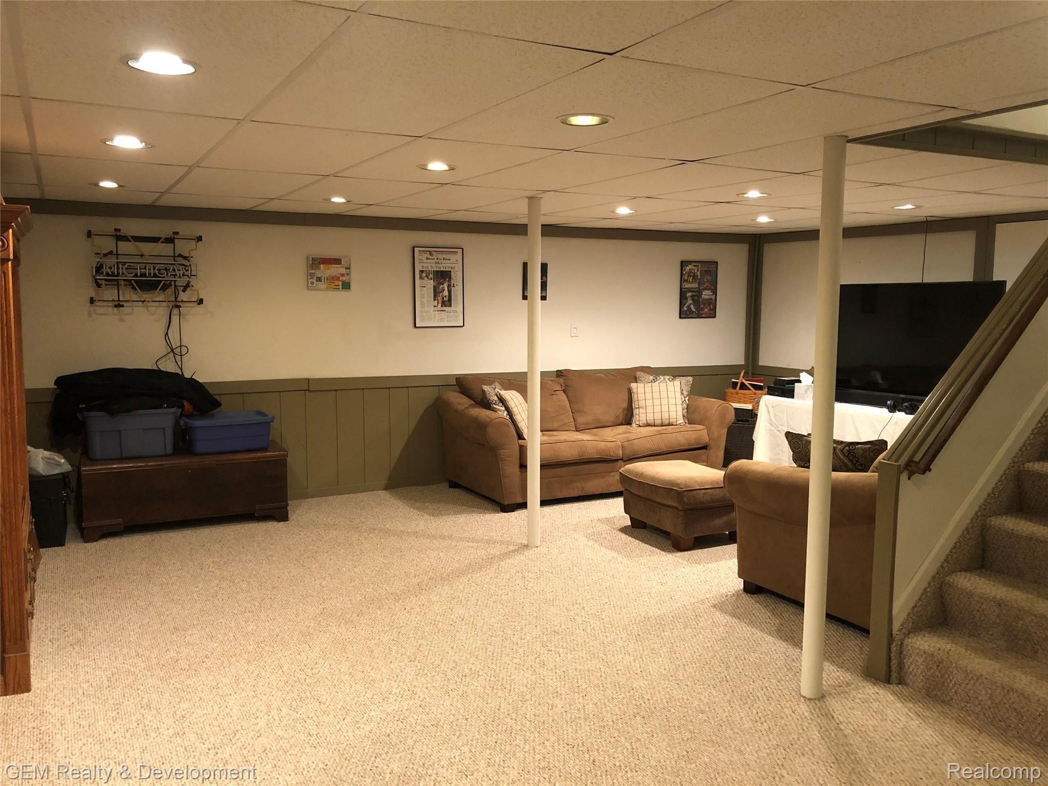 18810 Gill Road Livonia, MI 48152 - Photo 31 of 43 IMG_5337.jpeg