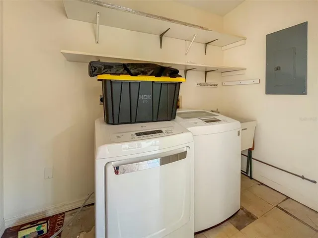 $2,450 | 3957 Proctor Road, Sarasota, FL 34233