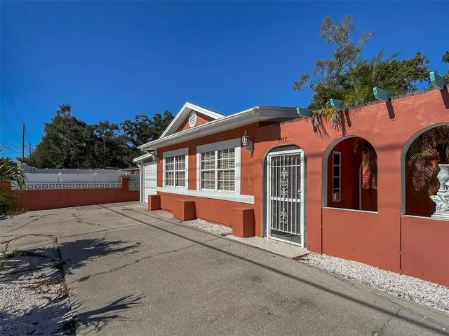 $2,450 | 3957 Proctor Road, Sarasota, FL 34233