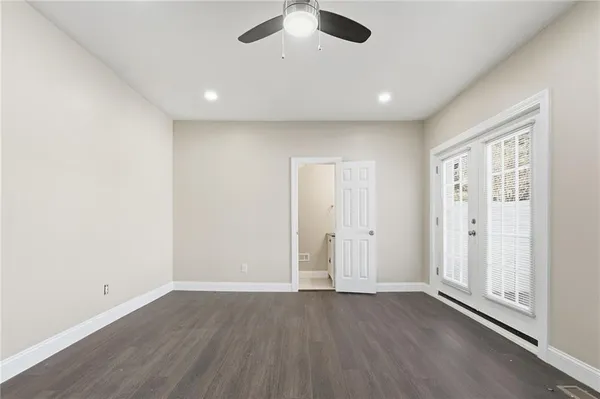 wooden floor in an empty room with a ceiling fan