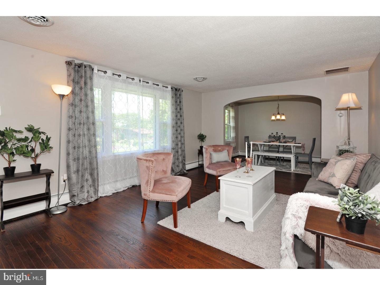 2322 Rhoads Road Pottstown, PA 19464 - Photo 6 of 25 Living Room