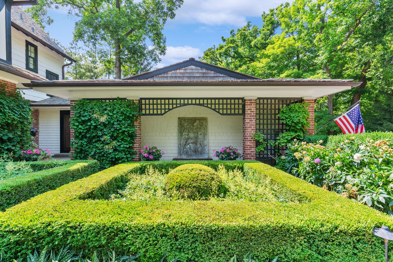 1296 North Green Bay Road Lake Forest, IL 60045 - Photo 2 of 69 a front view of a house with garden