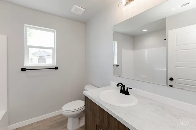 $479,990 | 1015 East Perjue Basin Drive, Nampa, ID 83686