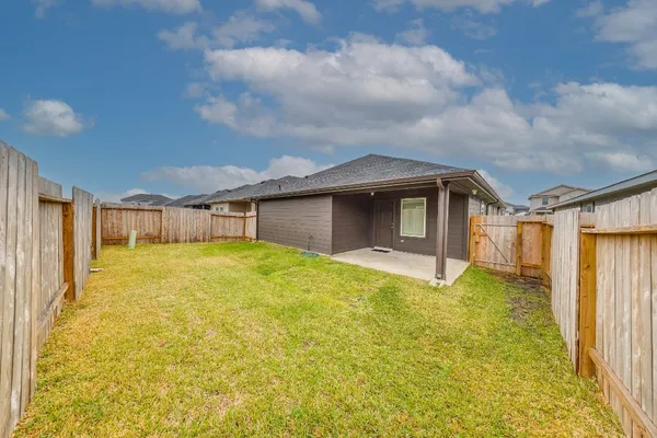 a view of a house with a backyard