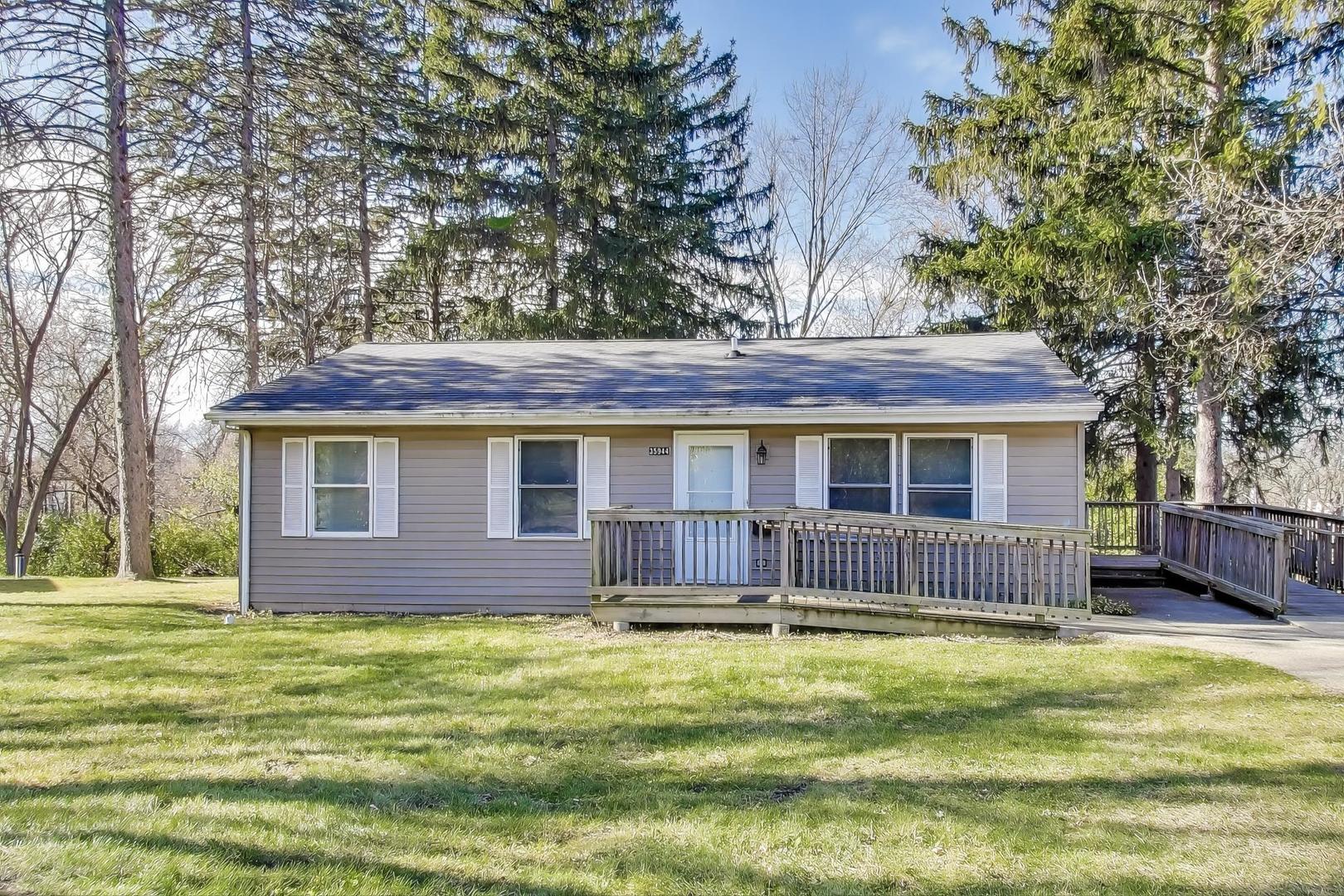 a view of house with a yard