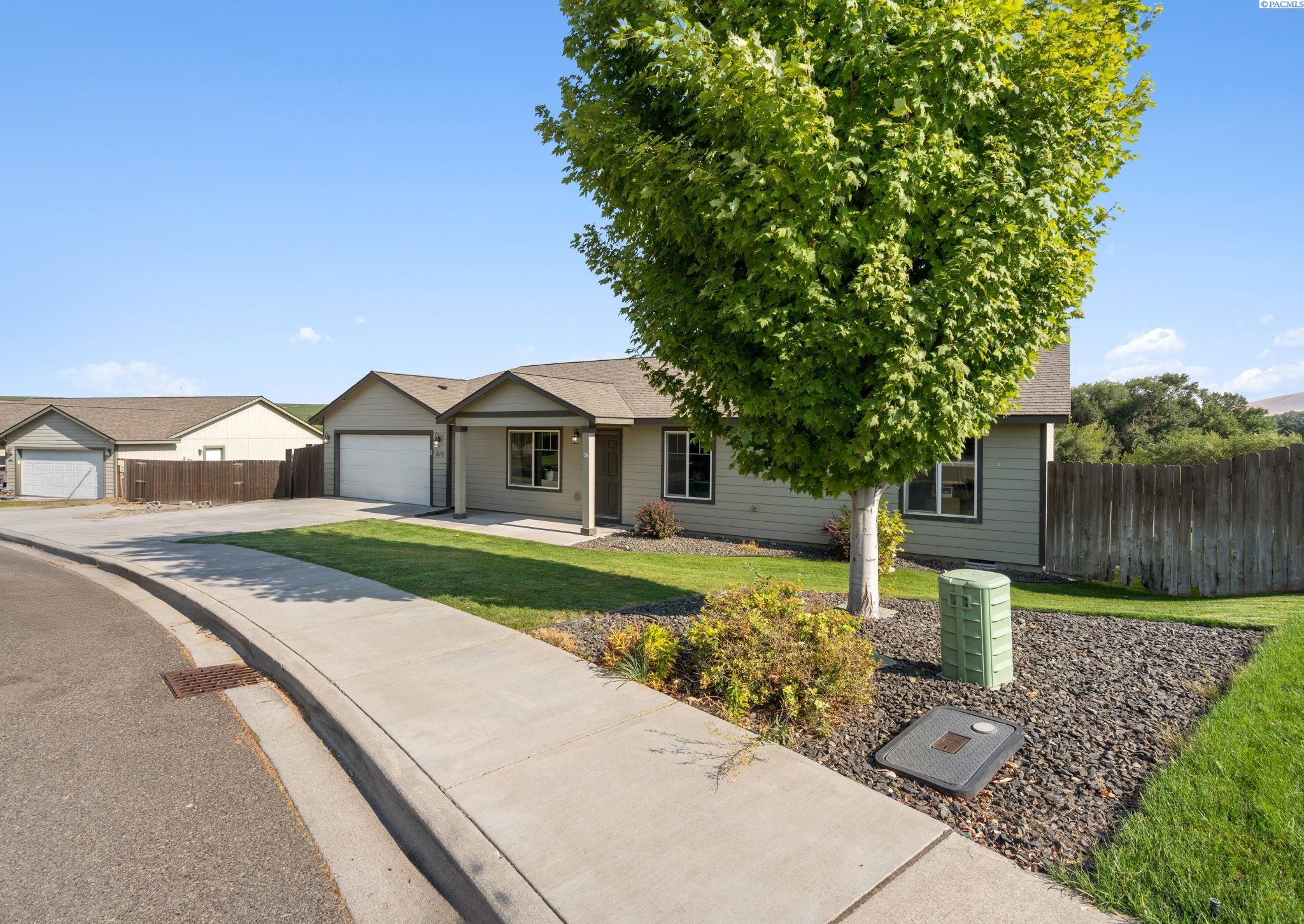 610 Botaka Loop Benton City, WA 99320 - Photo 2 of 25 Gallery Image 2