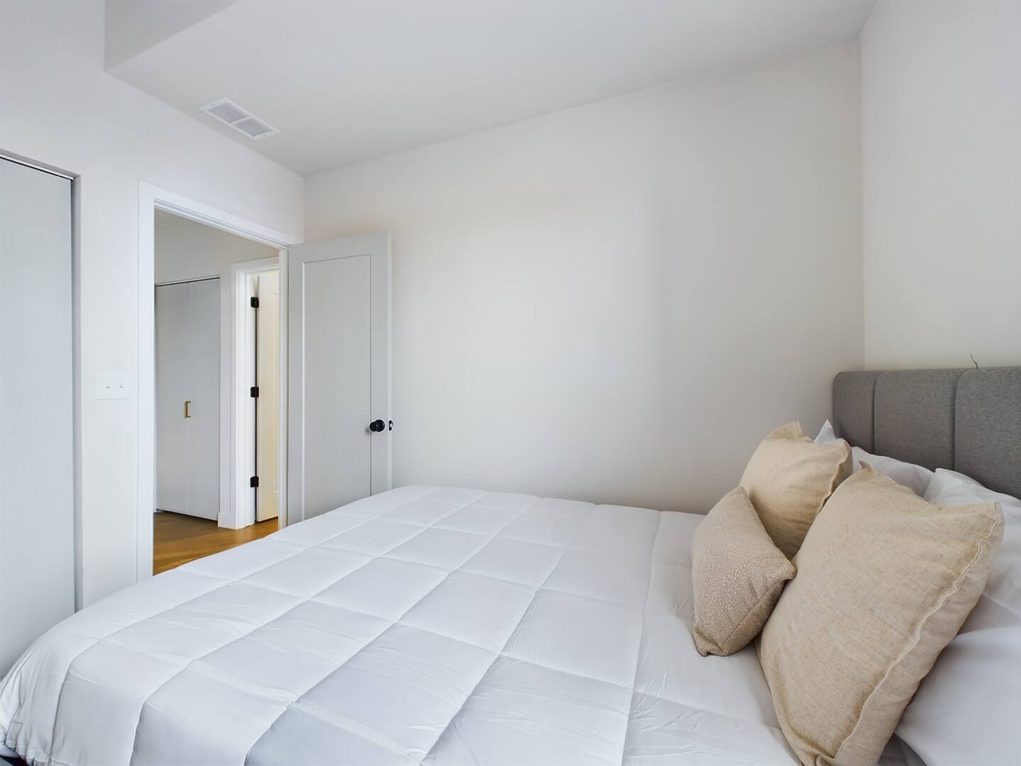 841 North Mozart Street, Unit 3R Chicago, IL 60622 - Photo 5 of 13