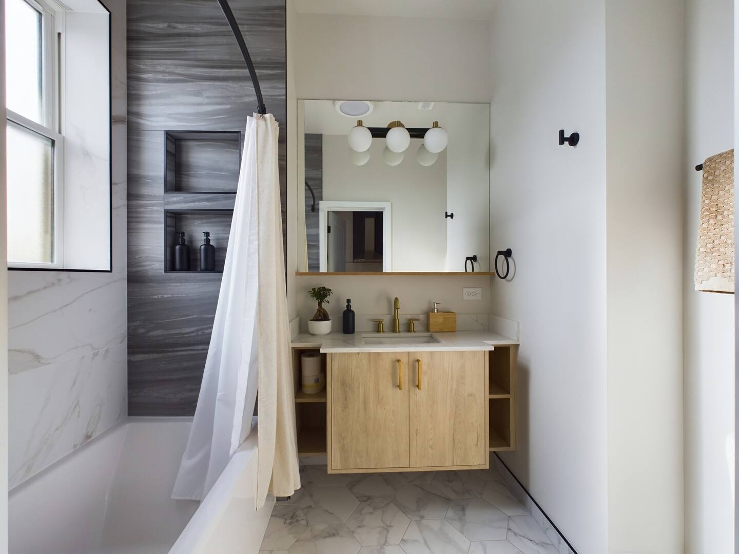 841 North Mozart Street, Unit 3R Chicago, IL 60622 - Photo 9 of 13