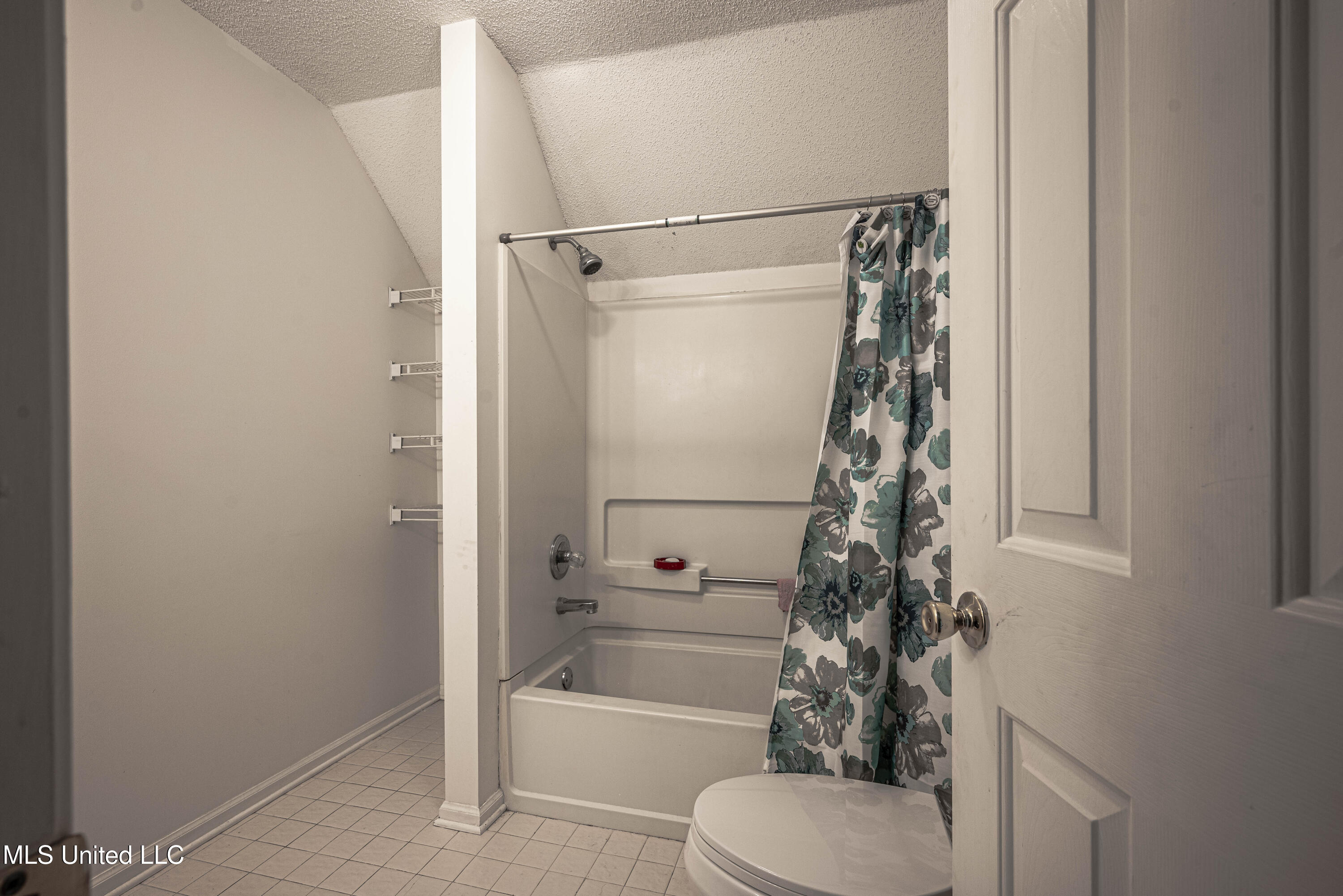 3241 North Robertson Road Nesbit, MS 38651 - Photo 13 of 17 Bathroom 2 upstairs