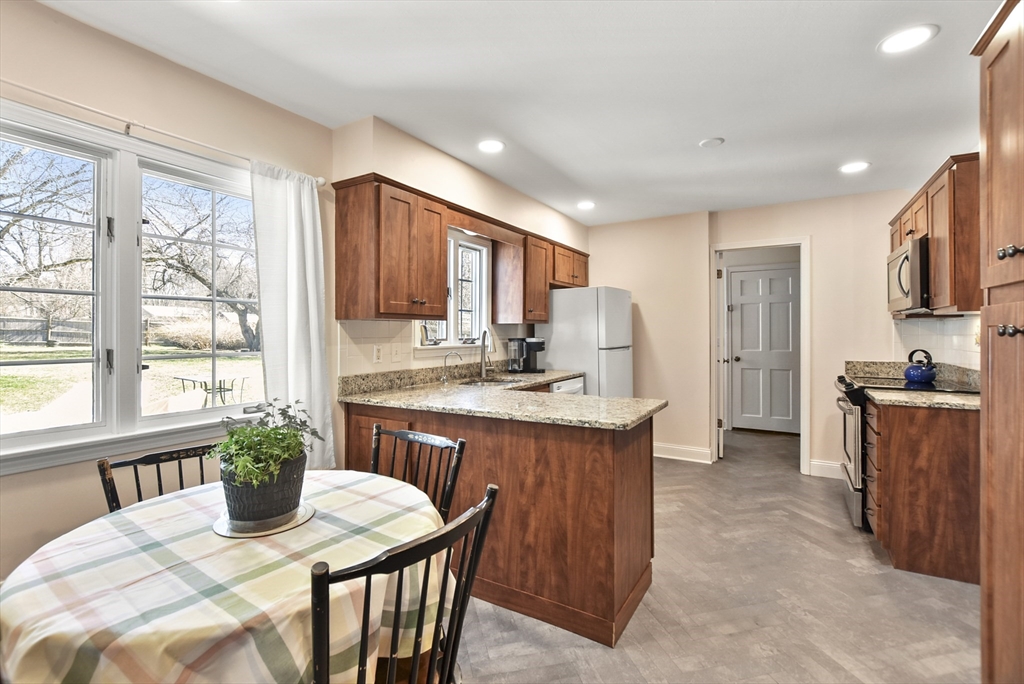 21 Temi Road Holliston, MA 01746 - Photo 11 of 31 Gallery Image 11