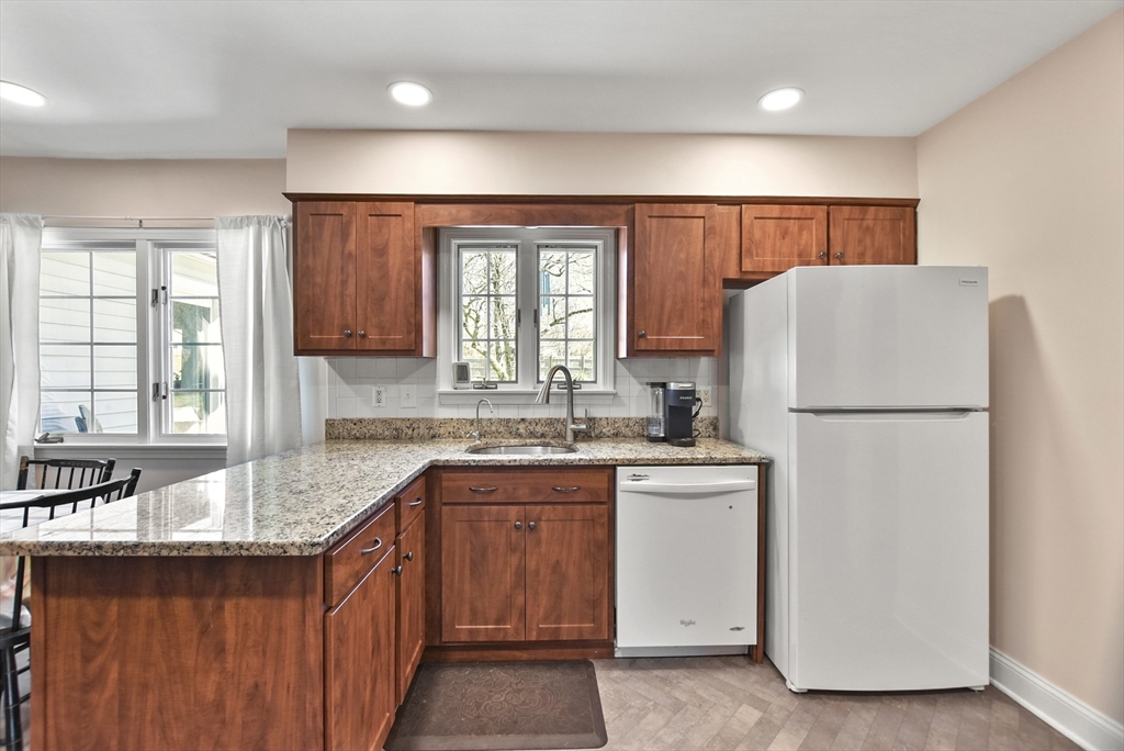 21 Temi Road Holliston, MA 01746 - Photo 9 of 31 Gallery Image 9