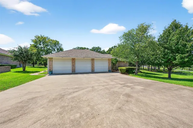 $625,000 | 115 Kiowa Drive, Gainesville, TX 76240