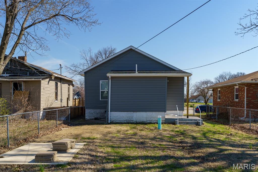 1111 Greenwood Street Madison, IL 62060 - Photo 4 of 27