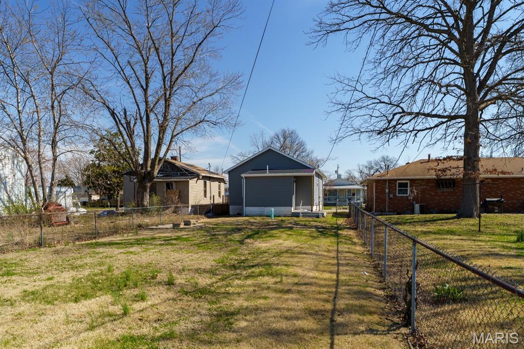 1111 Greenwood Street Madison, IL 62060 - Photo 5 of 27
