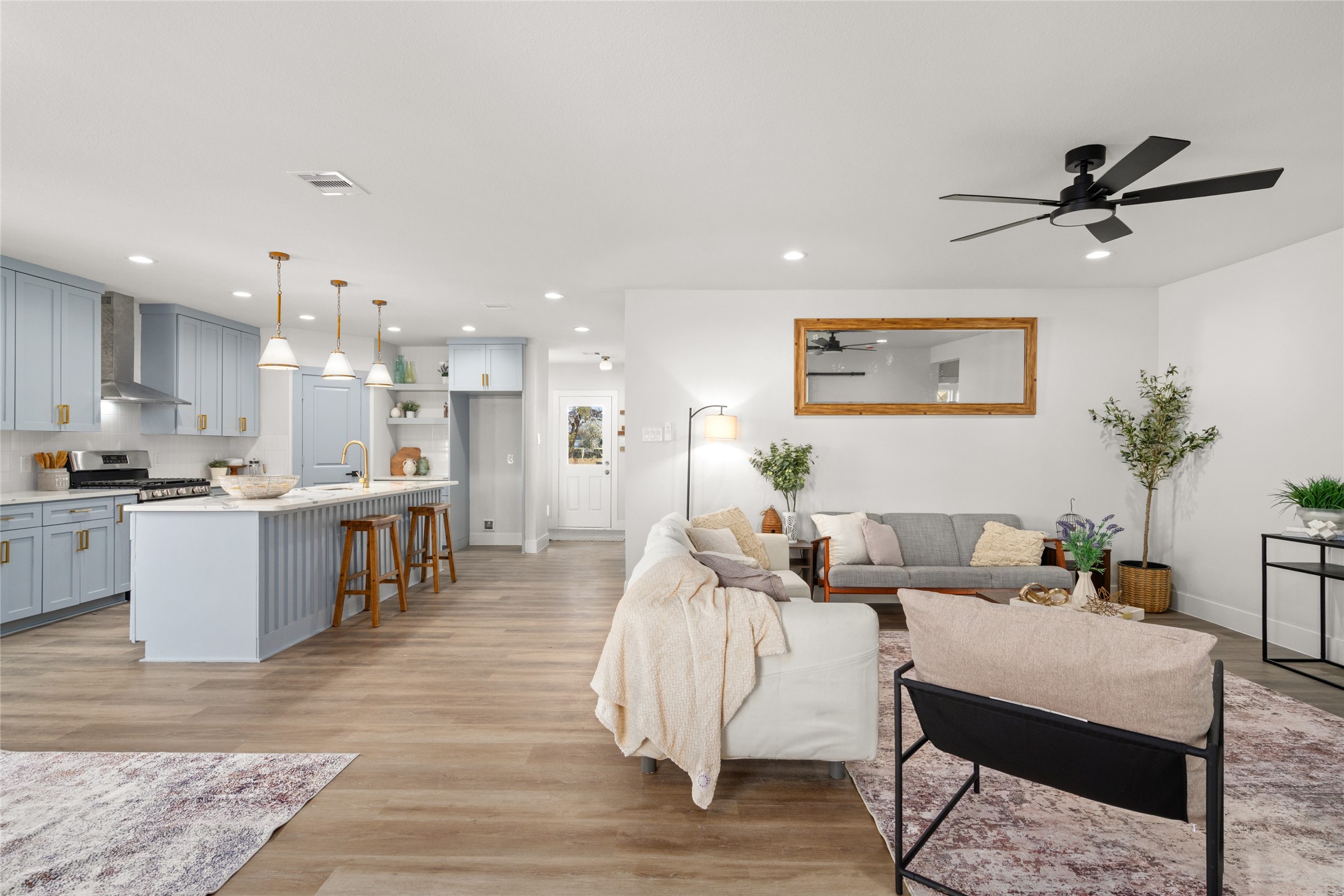 5420 Pease Street Houston, TX 77023 - Photo 16 of 43 a living room with furniture kitchen view and a potted plant