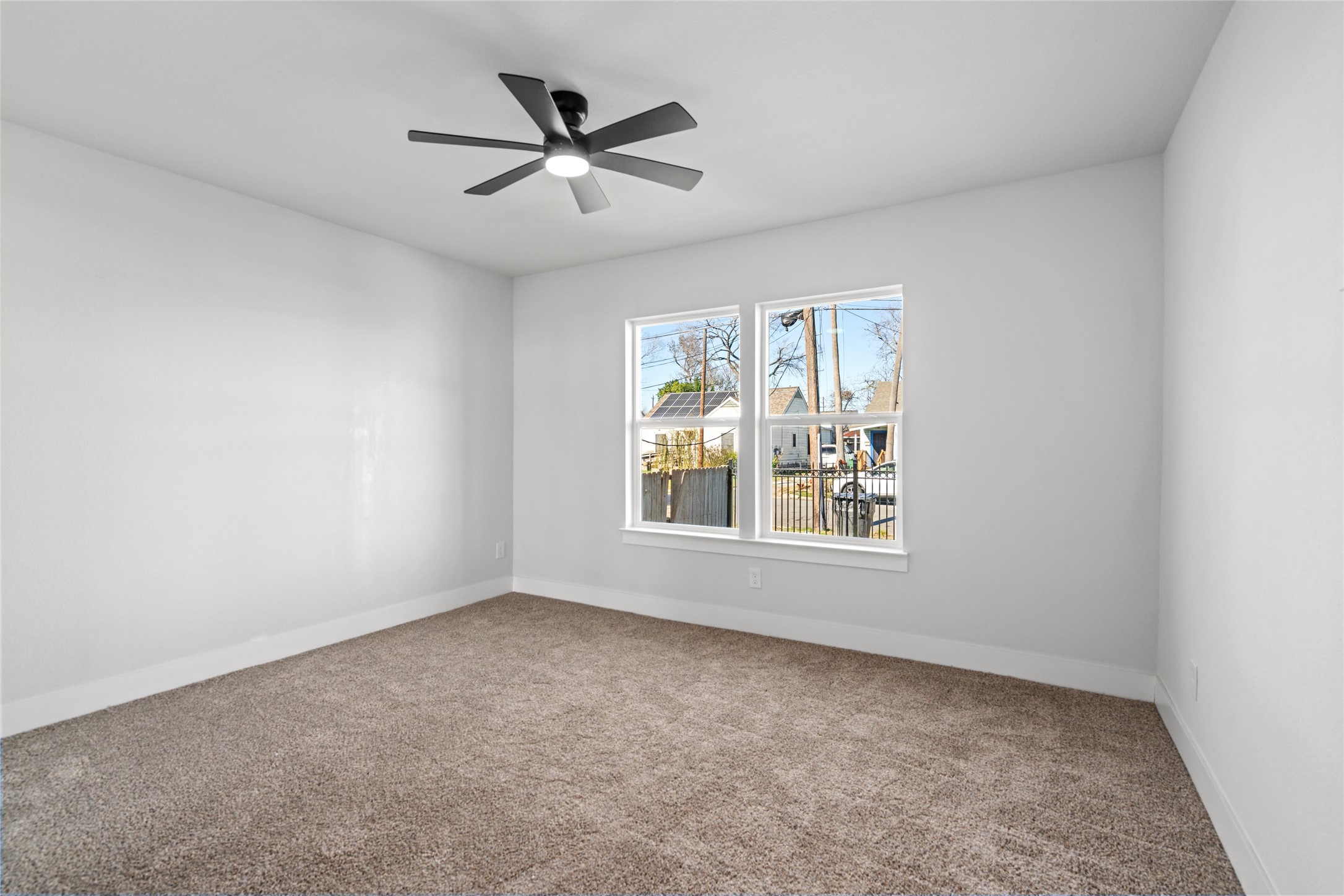 5420 Pease Street Houston, TX 77023 - Photo 34 of 43 an empty room with window and ceiling fan