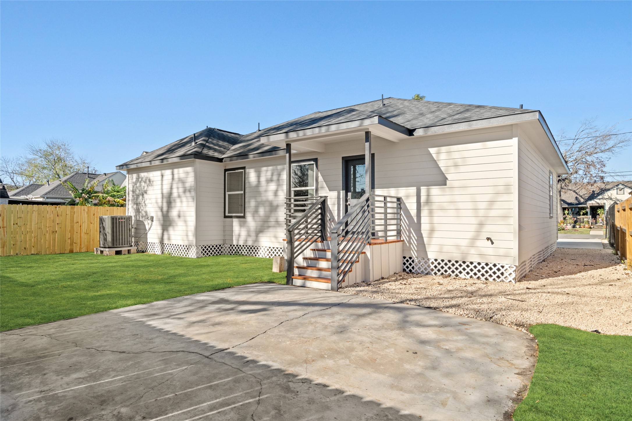 5420 Pease Street Houston, TX 77023 - Photo 38 of 43 a front view of a house with a garden