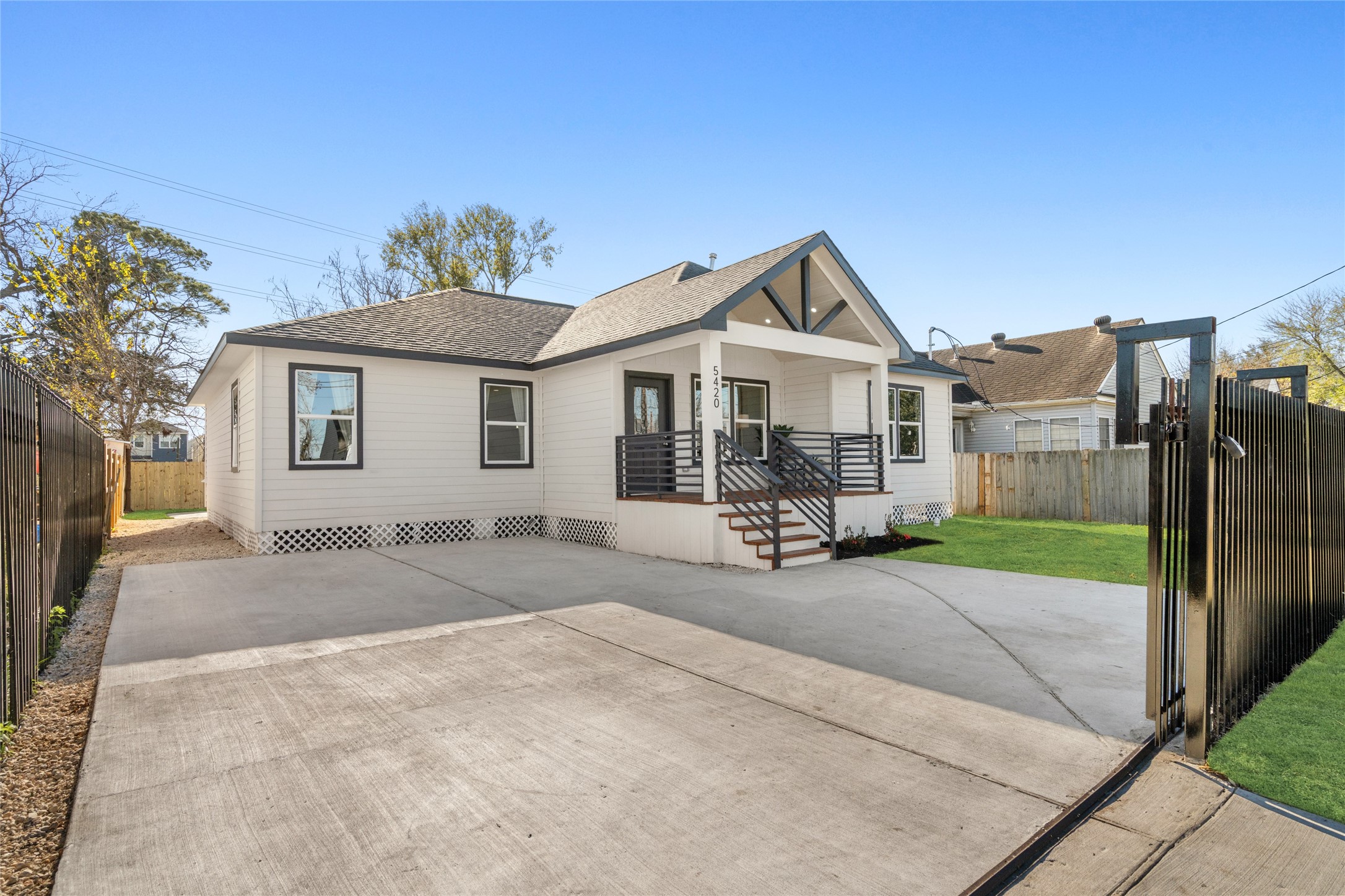 5420 Pease Street Houston, TX 77023 - Photo 42 of 43 a view of a house with backyard