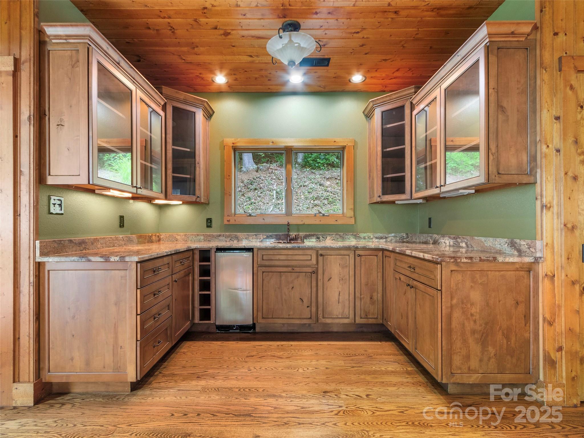321 Sunset Point Road Burnsville, NC 28714 - Photo 7 of 48 Gallery Image 7