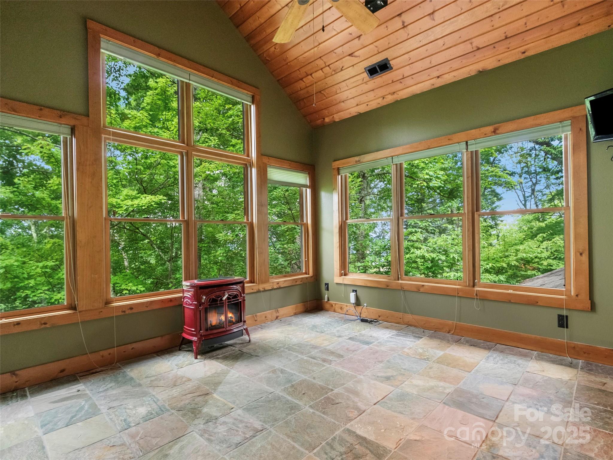 321 Sunset Point Road Burnsville, NC 28714 - Photo 10 of 48 Gallery Image 10