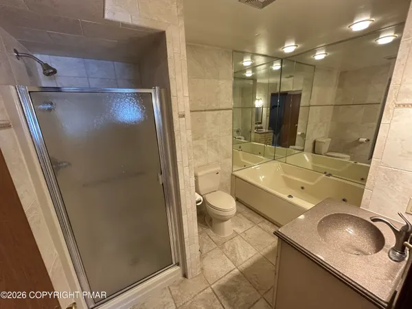 $1,900 | 160 Stream Court, Bushkill, PA 18324