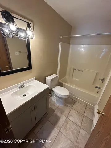 $1,900 | 160 Stream Court, Bushkill, PA 18324