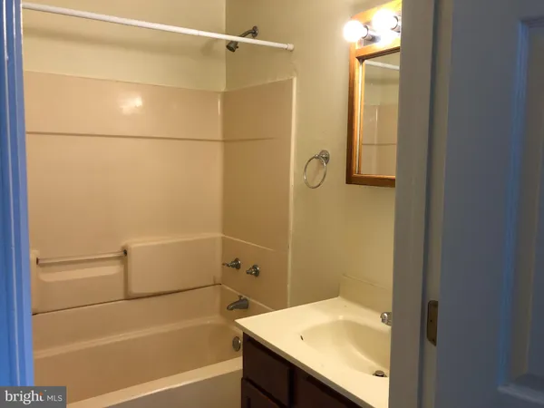 $1,600 | 531 South Ann Street, Unit 2B, Baltimore, MD 21231