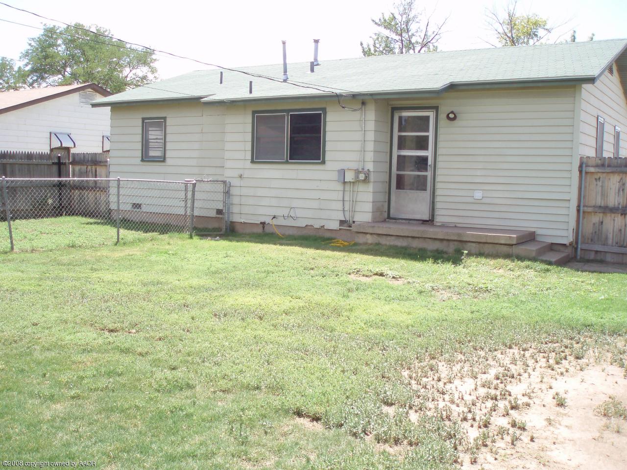4425 South Fannin Street Amarillo, TX 79110 - Photo 5 of 23 Backyard 3