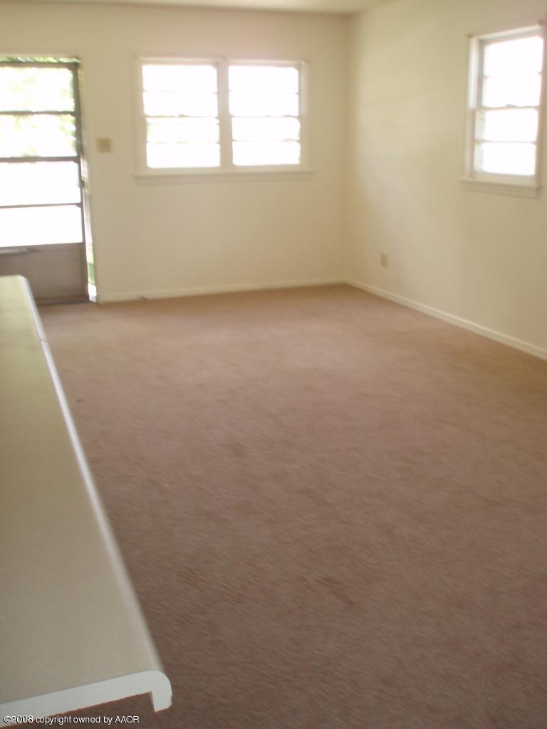 4425 South Fannin Street Amarillo, TX 79110 - Photo 7 of 23 Living Room 2