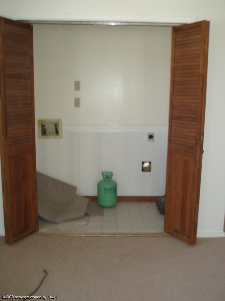 4425 South Fannin Street Amarillo, TX 79110 - Photo 9 of 23 Washer & Dryer Room