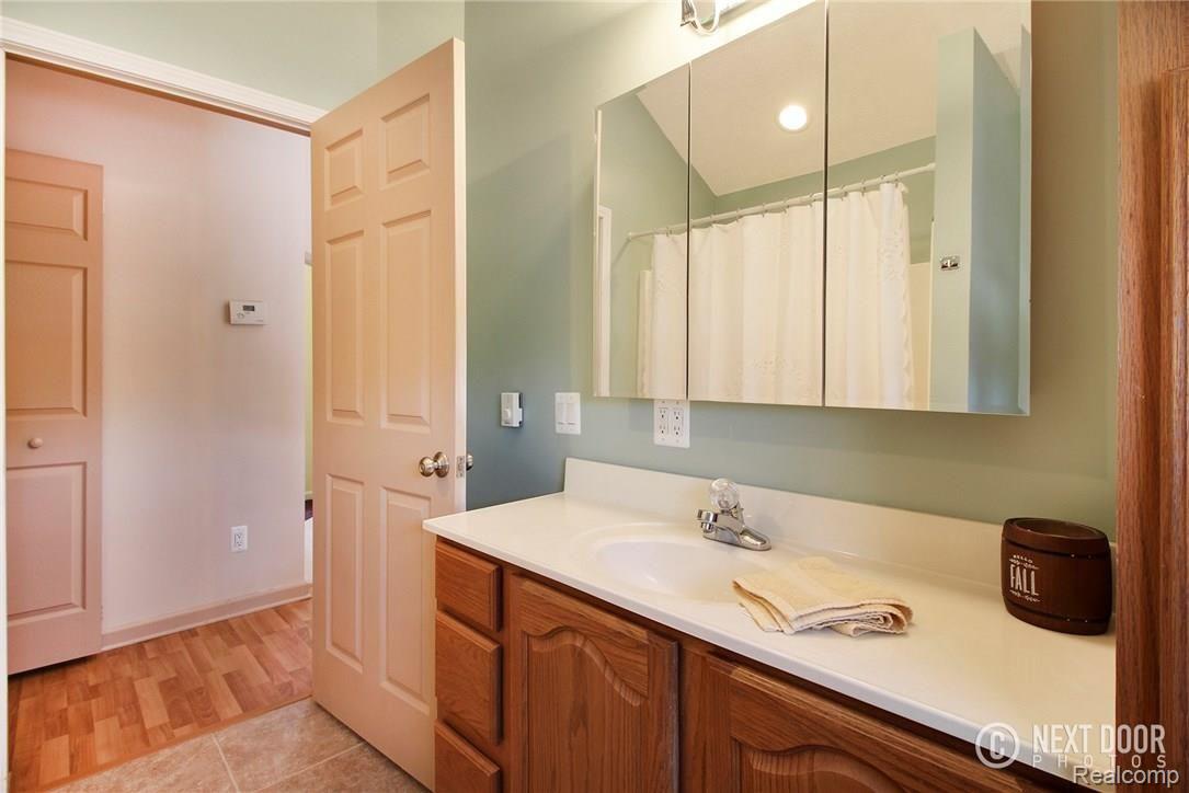 768 Hemingway Road Lake Orion, MI 48362 - Photo 30 of 53 Reverse View of 2nd Floor Bathroom