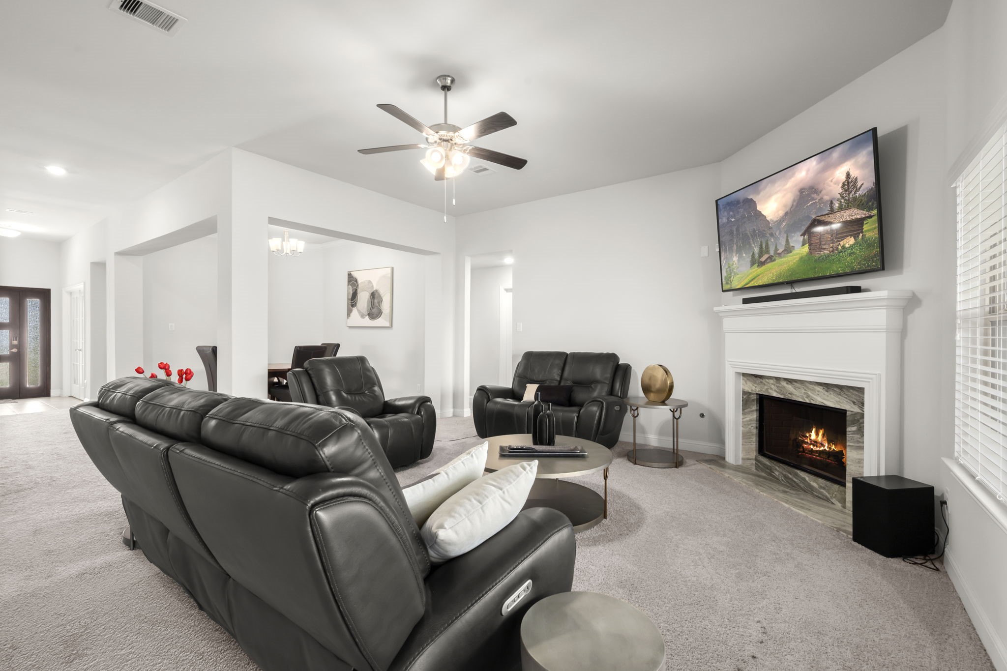 10203 Whitney Reach Drive Rosharon, TX 77583 - Photo 9 of 25 Open Family Room. Ceiling Fans throughout.