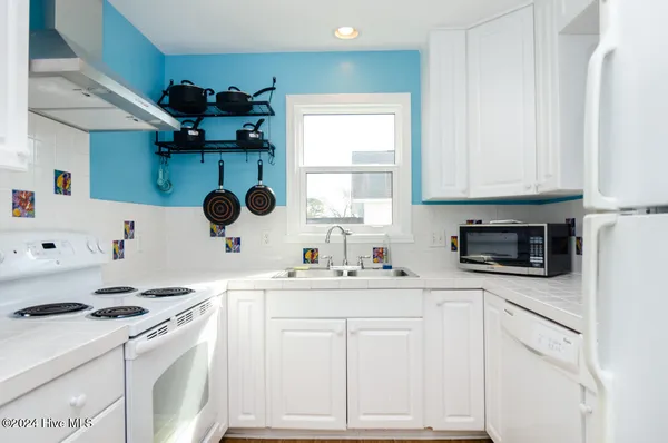 $2,520 | 510 Spartanburg Avenue, Unit B, Carolina Beach, NC 28428