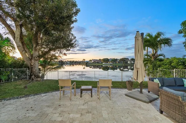 $895,000 | 15561 Northwest 12th Place, Pembroke Pines, FL 33028