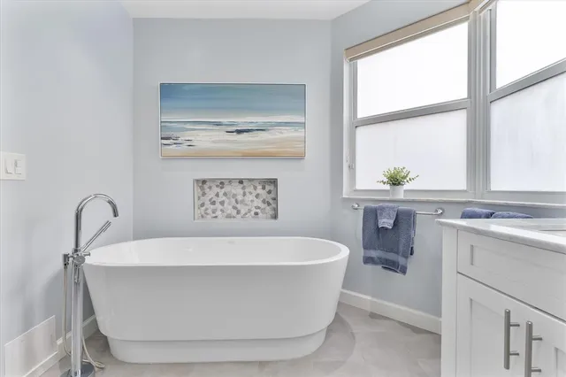 $895,000 | 15561 Northwest 12th Place, Pembroke Pines, FL 33028