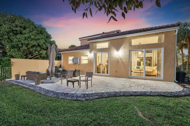 $895,000 | 15561 Northwest 12th Place, Pembroke Pines, FL 33028