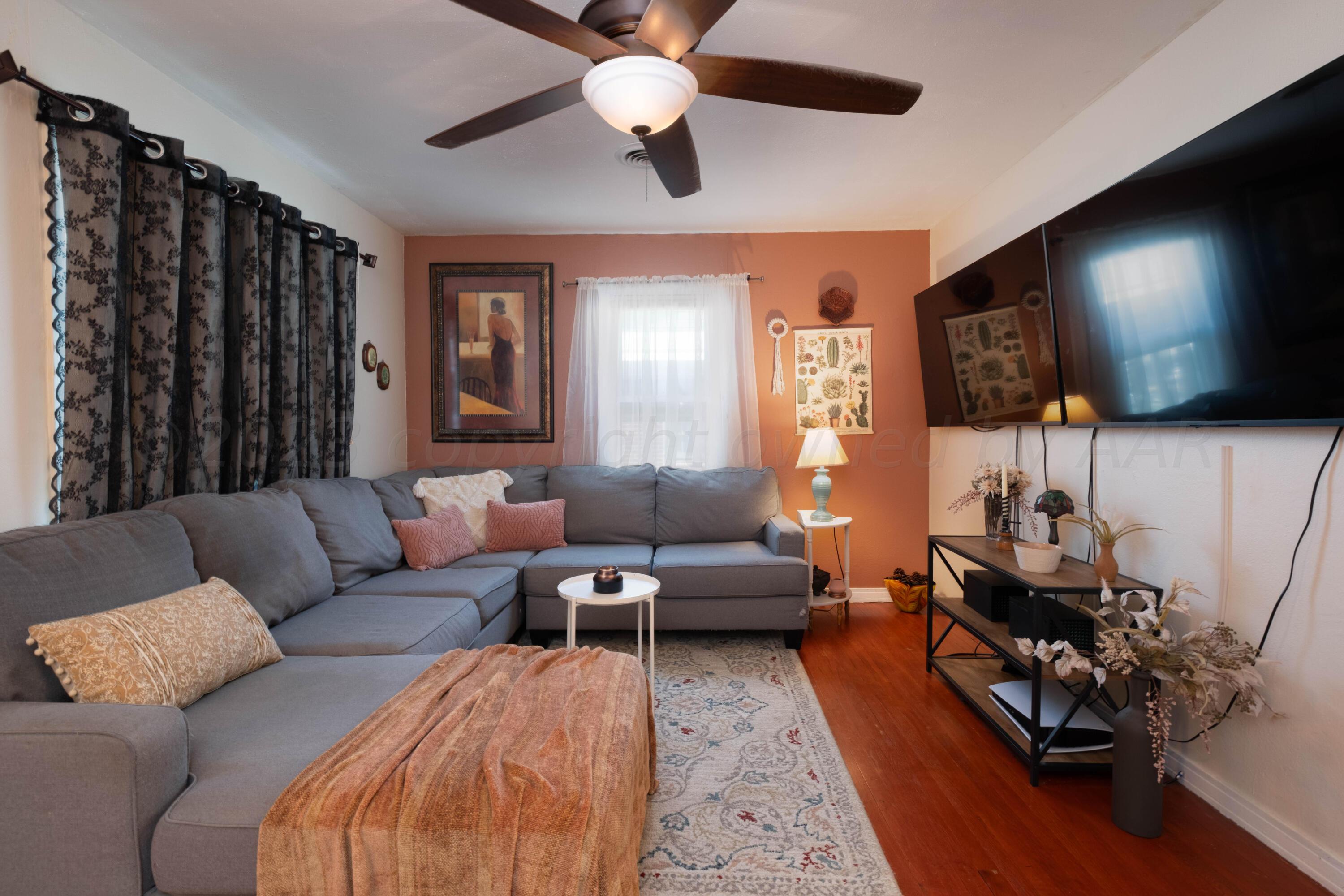 3607 South Lipscomb Street Amarillo, TX 79110 - Photo 5 of 20 a living room with furniture and a flat screen tv