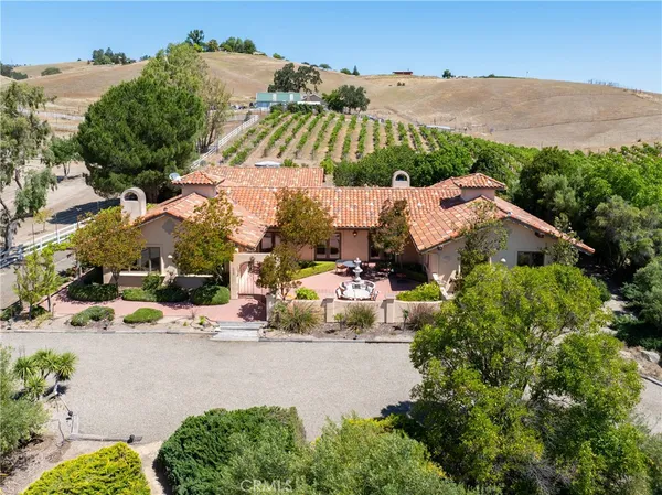 $1,895,000 | 7568 Creston Road, Paso Robles, CA 93446
