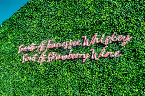 a sign that is sitting on a brick wall