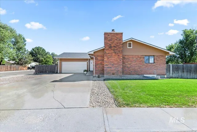 $392,900 | 615 East 15th N Street, Mountain Home, ID 83647