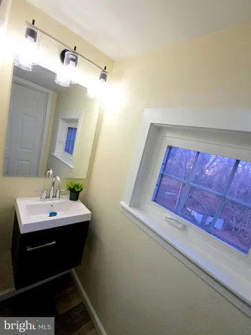 $575,000 | 2281 Horseshoe Pike, Honey Brook, PA 19344