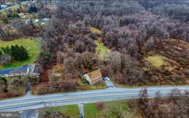 $575,000 | 2281 Horseshoe Pike, Honey Brook, PA 19344