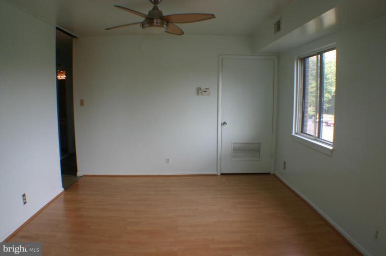 6270 Edsall Road, Unit 402 Alexandria, VA 22312 - Photo 2 of 12 Dining Area
