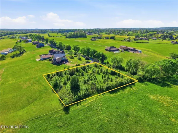 $214,900 | 1745 Seymour Air Park Drive, Seymour, TN 37865
